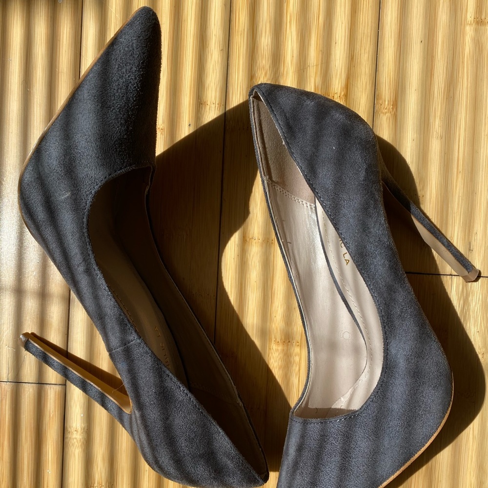 Grey Pump